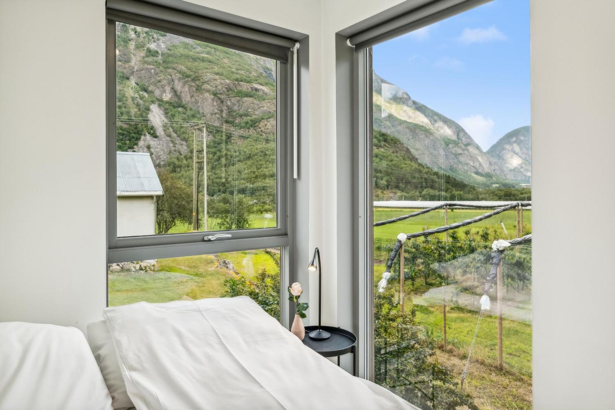 Jordeplegarden Holiday Home - Part Of A Farm - Two Buildings - Close To Flam Lærdalsøyri Bagian luar foto