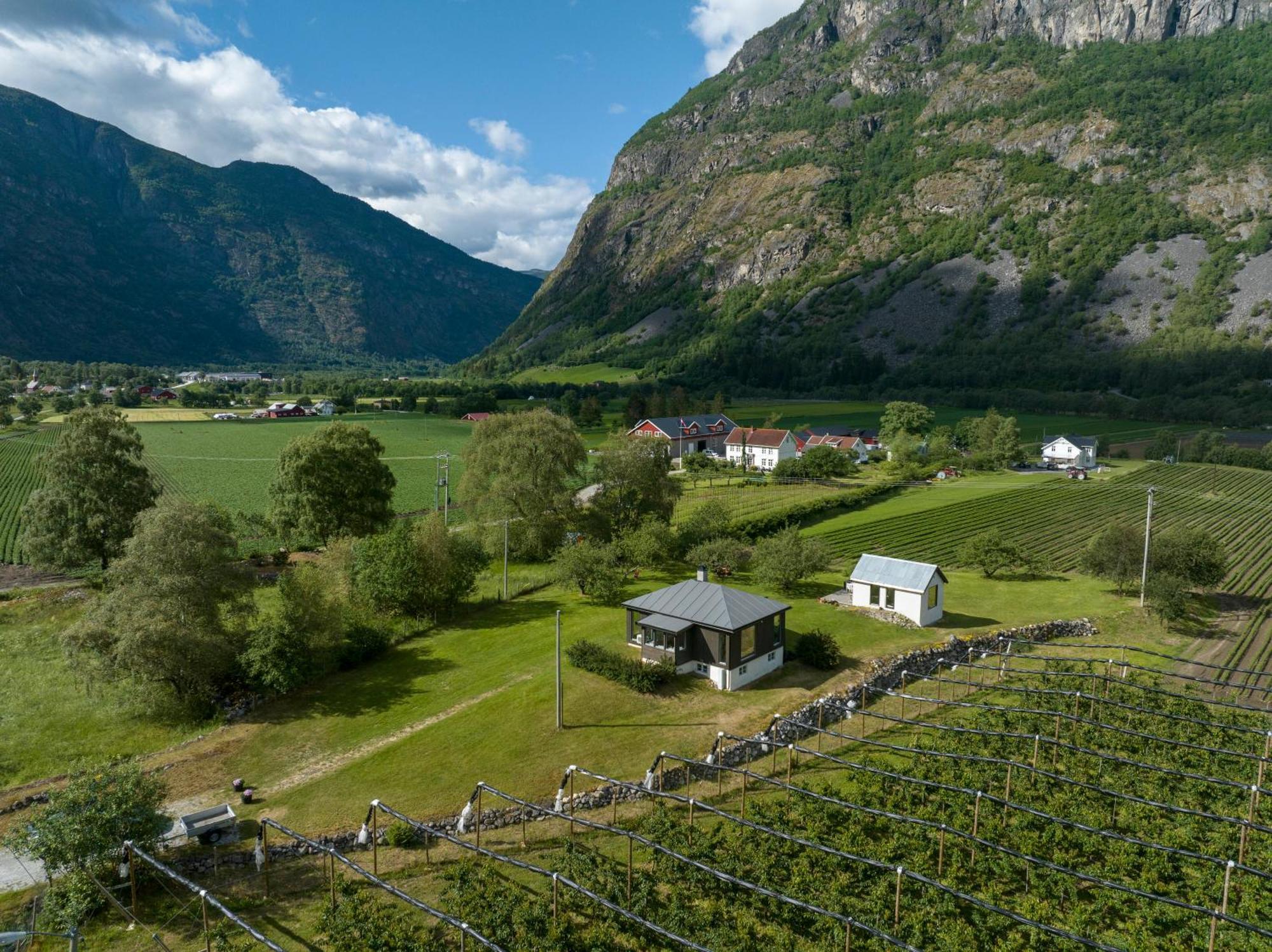Jordeplegarden Holiday Home - Part Of A Farm - Two Buildings - Close To Flam Lærdalsøyri Bagian luar foto
