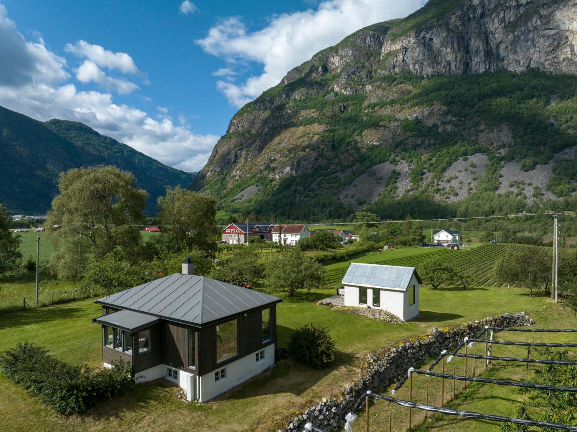 Jordeplegarden Holiday Home - Part Of A Farm - Two Buildings - Close To Flam Lærdalsøyri Bagian luar foto