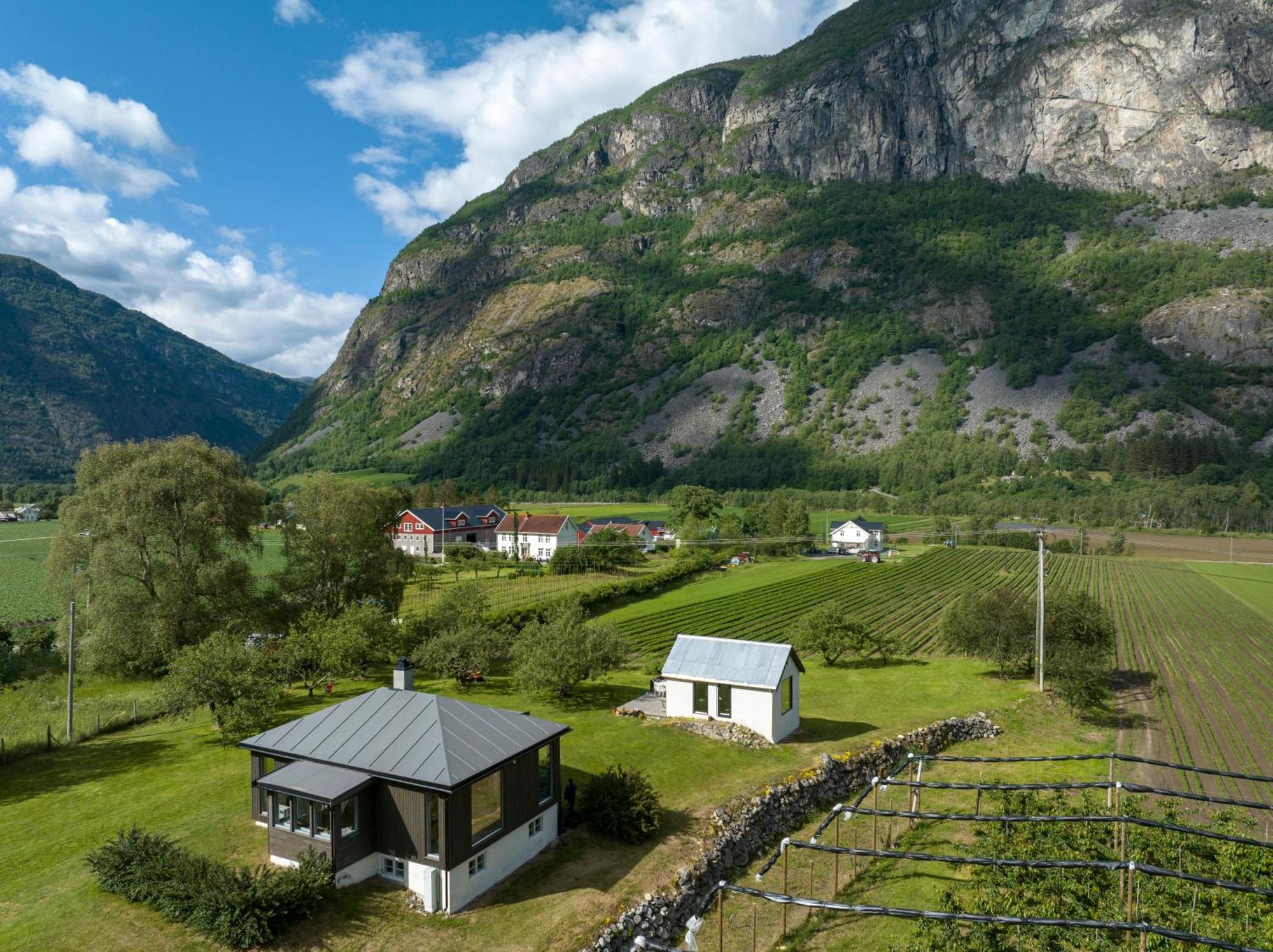 Jordeplegarden Holiday Home - Part Of A Farm - Two Buildings - Close To Flam Lærdalsøyri Bagian luar foto